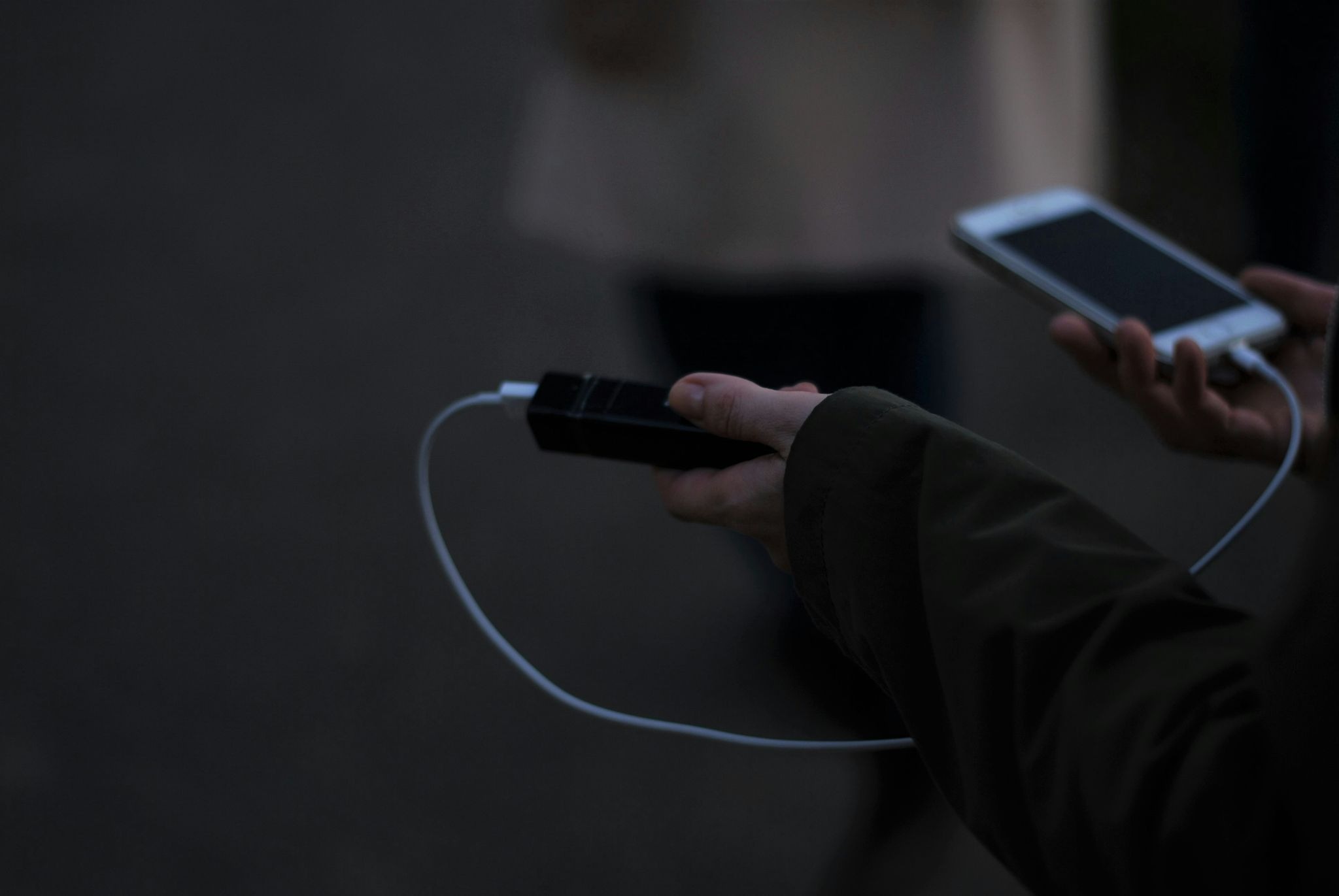 Kokie powerbank tinka kelionėms lėktuvu ir ką svarbu žinoti prieš skrydį?